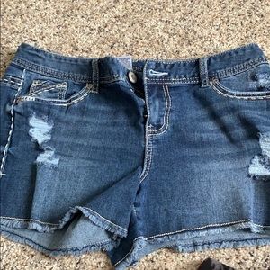 EUC Maurices cut off style jeans shorts